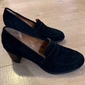 G.H. Bass & Co. Toni Black Suede heeled Loafers size 7 business casual preppy